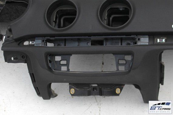 AUDI A3 KONSOLA DESKA ROZDZIELCZA KOKPIT PULPIT 8V 8V1857001 8V1 857 001 kolor czarny 2013- 8V1857001 8V1857001 8V1857001