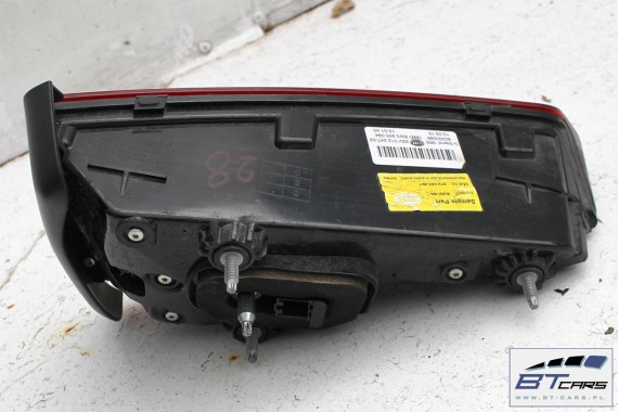 AUDI A4 SEDAN ZDERZAK TYLNY TYŁ 8W 8W5 B9 2015- Kolor: A2A2  LY9B - brylantowy czarny 8W0807521 8W5807511 8W5807067 8W0945105