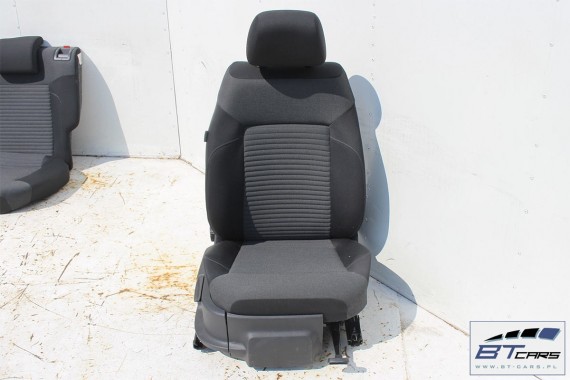 VW POLO FOTELE KOMPLET FOTELI siedzeń siedzenia tapicerka 6R 6R4 6R0 5-drzwiowy welur w kolorze czarno-szarym