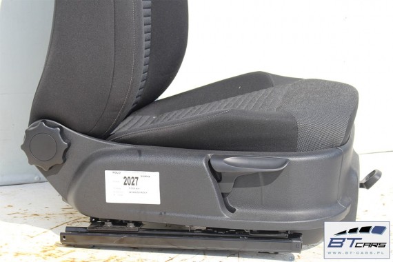 VW POLO FOTELE KOMPLET FOTELI siedzeń siedzenia tapicerka 6R 6R4 6R0 5-drzwiowy welur w kolorze czarno-szarym