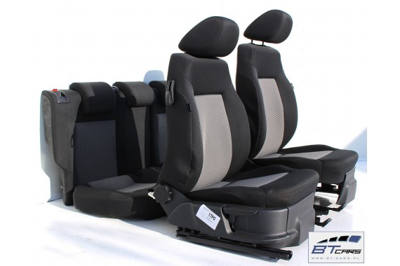 VW POLO FOTELE KOMPLET FOTELI siedzeń siedzenia tapicerka 6R 6R3 6R0 3-drzwiowy welur w kolorze czarno-szarym