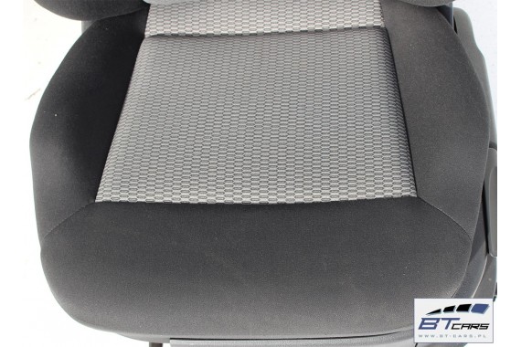 VW POLO FOTELE KOMPLET FOTELI siedzeń siedzenia tapicerka 6R 6R3 6R0 3-drzwiowy welur w kolorze czarno-szarym