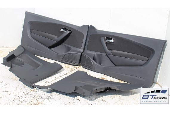 VW POLO BOCZKI DRZWIOWE BOCZEK TAPICERKA 6R 3D KOMPLET BOCZKÓW DRZWIOWYCH