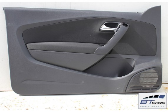 VW POLO BOCZKI DRZWIOWE BOCZEK TAPICERKA 6R 3D KOMPLET BOCZKÓW DRZWIOWYCH