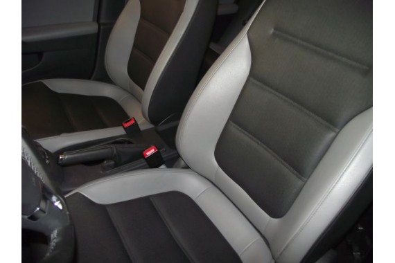 VW JETTA FOTELE KOMPLET FOTELI siedzeń siedzenia fotel tapicerka 5C0 5C 2010- skóra w kolorze czarnym i szarym USA