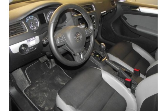 VW JETTA FOTELE KOMPLET FOTELI siedzeń siedzenia fotel tapicerka 5C0 5C 2010- skóra w kolorze czarnym i szarym USA