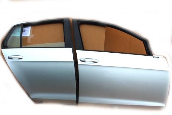 VW GOLF 7 VII DRZWI LA7W PRAWE PRZÓD + TYŁ STRONA PRAWA przednie + tylne 2 sztuki 5G 5G4 kolor : srebrny (silber)