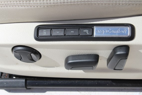 VW PASSAT B8 SEDAN FOTELE KOMPLET FOTELI siedzeń siedzenia fotel tapicerka welur kolor stary tropez TS  3G