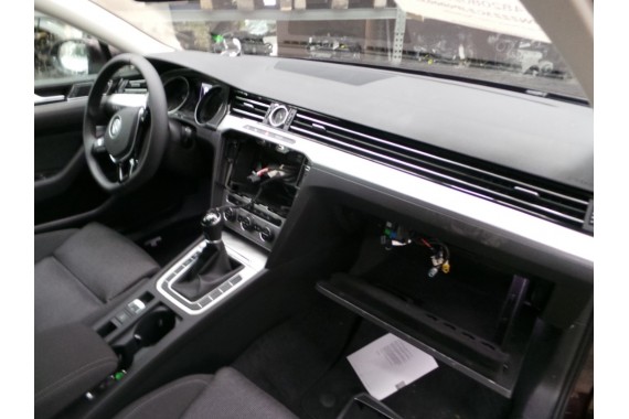 VW PASSAT B8 KOMBI BOCZEK BOCZKI DRZWI tapicerka drzwiowe welur kolor czarny tytanowy 3G 3G9