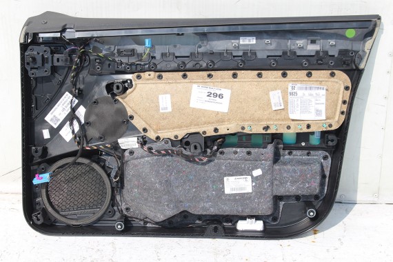 VW PASSAT B8 KOMBI BOCZEK BOCZKI DRZWI drzwiowe tapicerka welur kolor czarno - szarym  3G 3G9