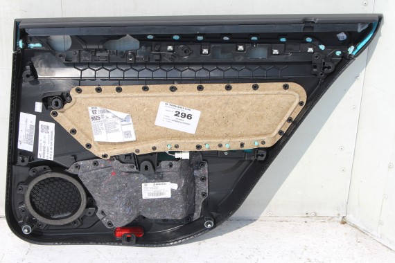 VW PASSAT B8 KOMBI BOCZEK BOCZKI DRZWI drzwiowe tapicerka welur kolor czarno - szarym  3G 3G9