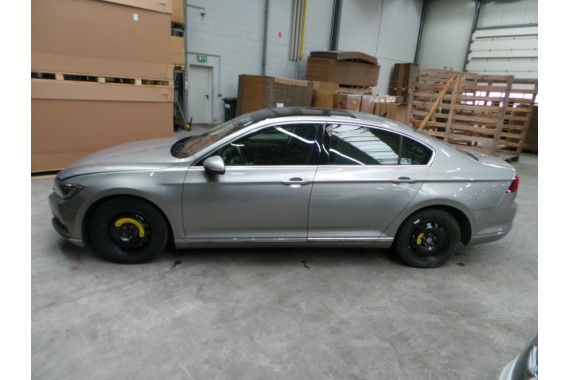 VW PASSAT B8 SEDAN LB7W DRZWI LEWE PRZÓD + TYŁ STRONA LEWA przednie + tylne 2 sztuki Kolor: Kolor LB7W - srebrny 3G 3G5 K5K5