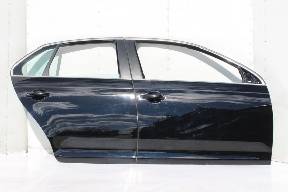 VW JETTA DRZWI PRAWE PRZÓD + TYŁ STRONA PRAWA przednie + tylne 2 sztuki Kolor: czarny 1K5