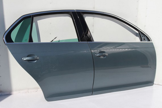 VW JETTA DRZWI PRAWE PRZÓD + TYŁ STRONA PRAWA przednie + tylne 2 sztuki 1K5