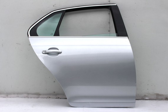 VW JETTA DRZWI PRAWE TYŁ STRONA PRAWA tylne 1 sztuka 1K5 1K kolor srebrny srebrne
