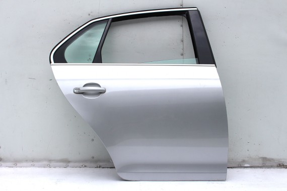 VW JETTA DRZWI PRAWE TYŁ STRONA PRAWA tylne 1 sztuka 1K5 1K kolor srebrny srebrne