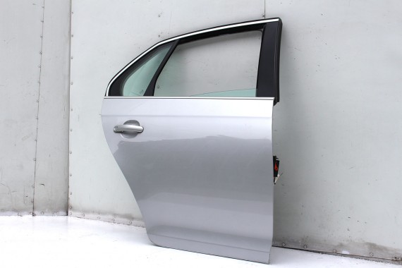 VW JETTA DRZWI PRAWE TYŁ STRONA PRAWA tylne 1 sztuka 1K5 1K kolor srebrny srebrne