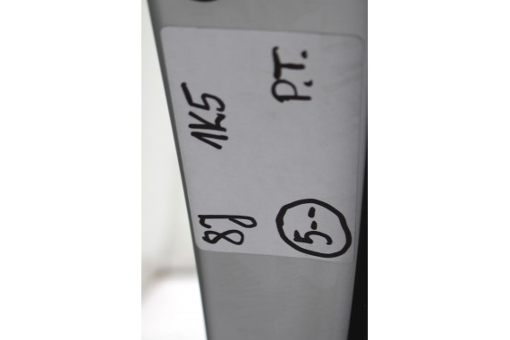 VW JETTA DRZWI PRAWE TYŁ STRONA PRAWA tylne 1 sztuka 1K5 1K kolor srebrny srebrne