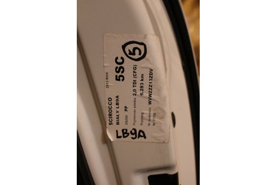 VW SCIROCCO DRZWI PRAWE STRONA PRAWA 1K8 LB9A - biały (candy white) 1K8831056F 1K8831056G 1K8831056K 1K8 831 056