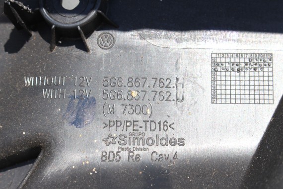 VW GOLF 7 VII BOCZEK DYWAN BAGAŻNIKA 5G6867762J 5G6867761E 5G6863459K 5G6858855F czarny boczki bagażnik 5G6867762J 5G6867761E