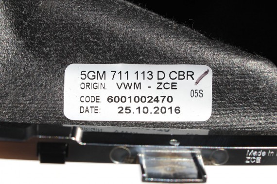 VW GOLF 7 LIFT GTi GAŁKA ZMIANY BIEGÓW 5GM711113D Kolor: CBR- czarny  czerwony 5GM 711 113 D 5G LIFT 2016- 5GM711113D 5GM711113