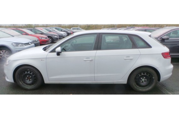 AUDI A3 SPORTBACK TYŁ ZDERZAK + KLAPA BAGAŻNIKA + LAMPY lampa tylny 8V 8V0 Kolor: LS9R biały (gletscher weiss)  kompletny 8V4