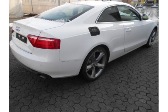 AUDI A5 LY9C TYŁ 8T ZDERZAK + KLAPA BAGAŻNIKA TYLNY TYŁ PDC pod HAK 8T Kolor: LY9C - biel ibisa