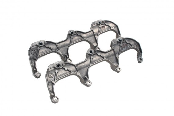VW AUDI ZACISK MOCUJĄCY 06E133340E MOCOWANIE wspornik uchwyt 06E 133 340 E 3.0 TFSi A4 A5 A6 A7 A8 Q5 Q7 TOUAREG 06E133340C