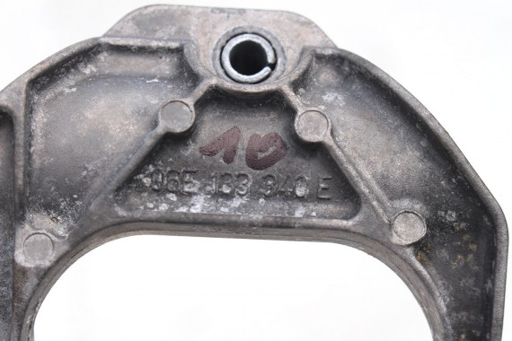 VW AUDI ZACISK MOCUJĄCY 06E133340E MOCOWANIE wspornik uchwyt 06E 133 340 E 3.0 TFSi A4 A5 A6 A7 A8 Q5 Q7 TOUAREG 06E133340C