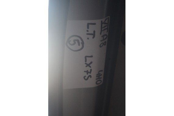AUDI A8 4H D4 LX7S DRZWI LEWE PRZÓD + TYŁ STRONA LEWA przednie + tylne 2 sztuki D4 4H Y0 Arktissilber metallic 	Srebrny2010-2017
