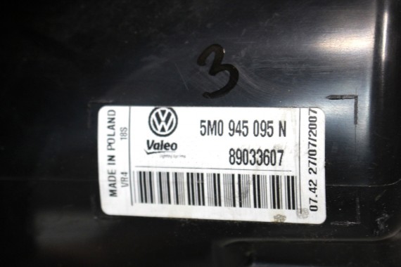 VW GOLF 5 PLUS LAMPA TYŁ 5M0945095M 5M0945095N TYLNA LAMPA BŁOTNIKA LEWA 5M0 945 095 M 5M0 945 095 N  5M 2005-