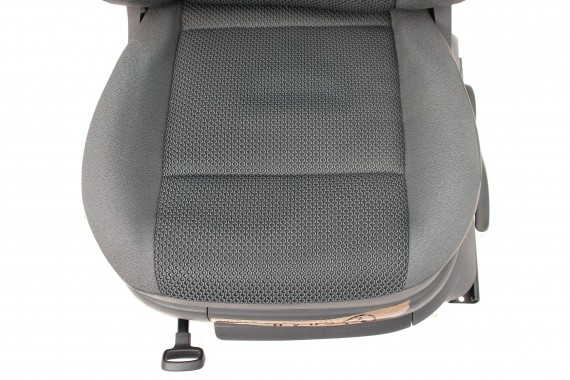 VW AMAROK FOTELE KOMPLET FOTELI siedzeń siedzenia fotel tapicerka 2H welur kolor czarny 2H 102 kilometry