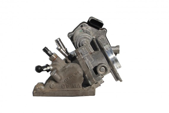 VW AUDI SKODA SEAT KROCIEC 04L128637 04L128637B RZYŁĄCZENIOWY nakładka rury ssacej silnik 2.0 TDi diesel 04L128637D 04L128637E
