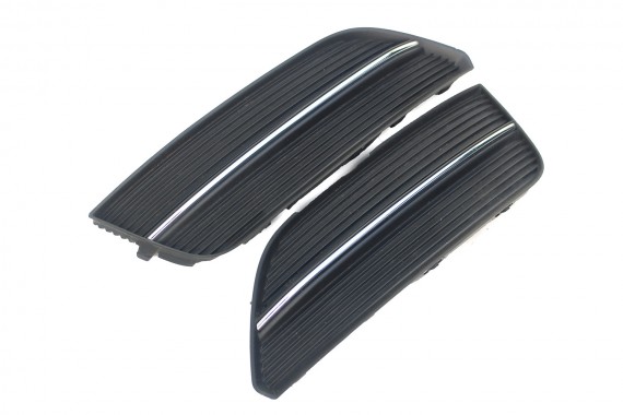 AUDI A3 KRATKA ZDERZAKA PRZÓD 8V3807681 8V3807682 zaślepka KRATKI 8V3 807 681 8V3 807 682 8V L + P 2 sztuki 8V3807681 8V3807682