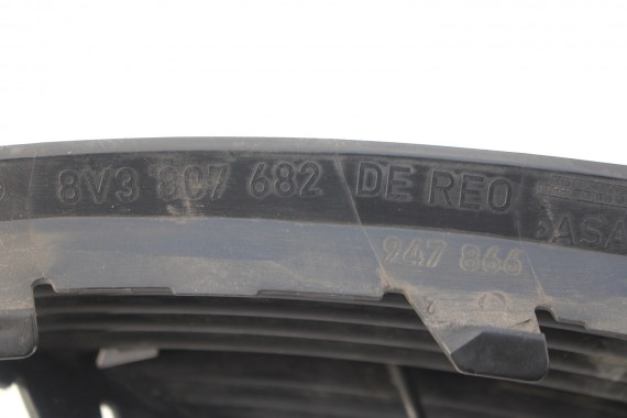 AUDI A3 KRATKA ZDERZAKA PRZÓD 8V3807681 8V3807682 zaślepka KRATKI 8V3 807 681 8V3 807 682 8V L + P 2 sztuki 8V3807681 8V3807682