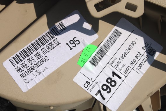 AUDI A4 A5 8W F5 SCHOWEK KONSOLI PASAŻERA 8W1880302 kolor BV2 -atlasbeige  8W1880302 AIRBAG PRAWY 8W 8W6 8W1880302 8W1880302B