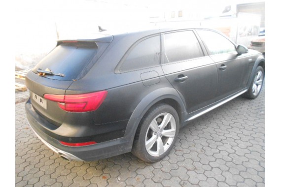 AUDI A4 ALLROAD DRZWI PRAWE PRZÓDTYŁ STRONA PRAWA przednie + tylne 2 sztuki 8W B9 Kolor A2A2 LY9B Brylantowy czarny Avant Kombi