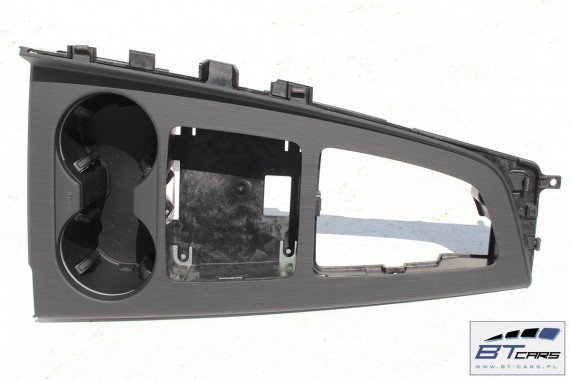 AUDI A4 RAMKA TUNELU ŚRODKOWEGO KUBKI 8W1864261E 8W0862533A 8W1 864 261 E 8W0 862 533 A Z PODŚWIETLANYM UCHWYTEM  8W 2015-