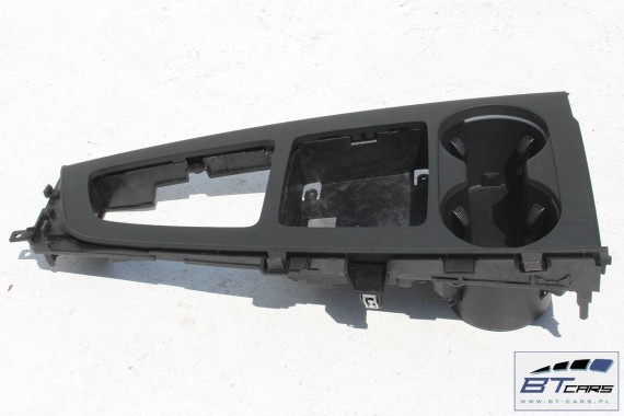 AUDI A4 RAMKA TUNELU ŚRODKOWEGO KUBKI 8W1864261E 8W0862533A 8W1 864 261 E 8W0 862 533 A Z PODŚWIETLANYM UCHWYTEM  8W 2015-