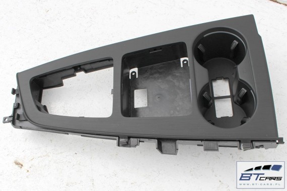 AUDI A4 RAMKA TUNELU ŚRODKOWEGO KUBKI 8W1864261E 8W0862533A 8W1 864 261 E 8W0 862 533 A Z PODŚWIETLANYM UCHWYTEM  8W 2015-