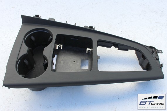 AUDI A4 RAMKA TUNELU ŚRODKOWEGO KUBKI 8W1864261E 8W0862533A 8W1 864 261 E 8W0 862 533 A Z PODŚWIETLANYM UCHWYTEM  8W 2015-