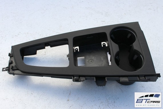 AUDI A4 RAMKA TUNELU ŚRODKOWEGO KUBKI 8W1864261E 8W0862533A 8W1 864 261 E 8W0 862 533 A Z PODŚWIETLANYM UCHWYTEM  8W 2015-