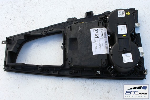 AUDI A4 RAMKA TUNELU ŚRODKOWEGO KUBKI 8W1864261E 8W0862533A 8W1 864 261 E 8W0 862 533 A Z PODŚWIETLANYM UCHWYTEM  8W 2015-
