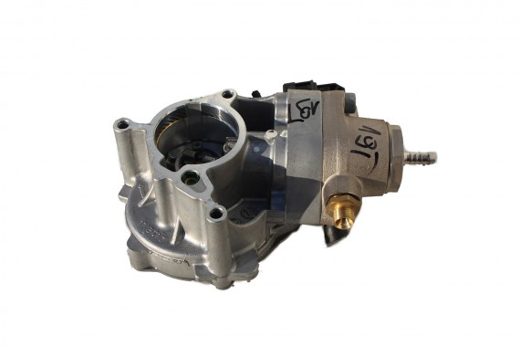 AUDI POMPA VACUM 06L145100B +06L127025M POMPA PALIWA 06L145100F 06L127025P 06L127025Q 06L127025R 06L127025T 06L127027 06L127025T