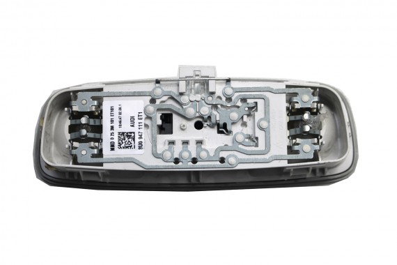 AUDI LAMPKA OŚWIETLENIE PODSUFITKI 8U0947111 8V0947111 TYŁ   ET1 kryształowo srebrny 8U0  8V0 947 111  8X 82A 8V 8Y 81A 8U 83A