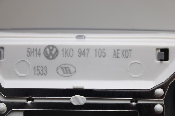 VW LAMPKA PODSUFITKI 1K0947105AE 1K0947133H  kolor KOT- biały :St.Tropez"/ chrom seidenmatt 1K0 947 105 AE 1K0 947 133 H