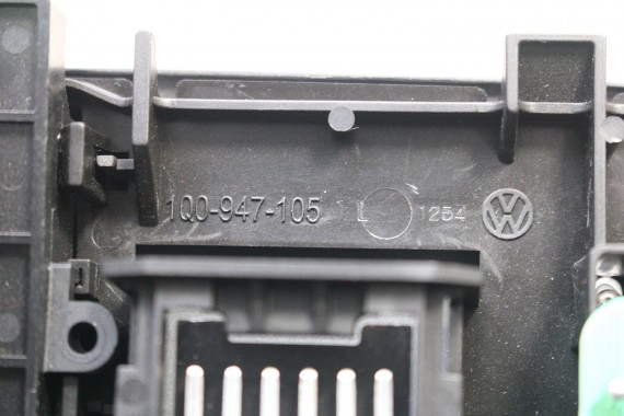 VW THE BEETLE LAMPKA PODSUFITKI 1Q0947105L 5C3959727 SZYBERDACH kolor 82V czarny 1Q0 947 105 L 1Q0947105L 5C3959727 1Q0947105L