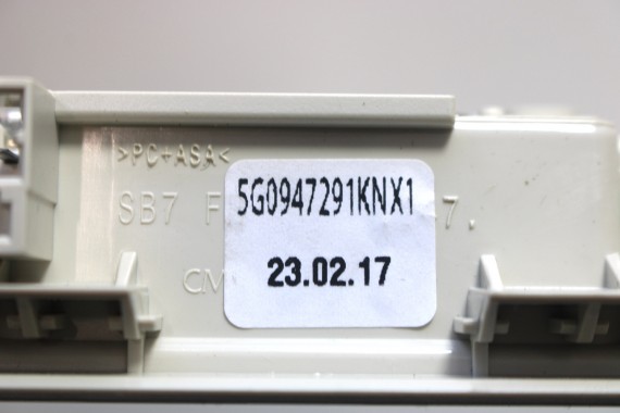 VW LAMPKA OŚWIETLENIE PODSUFITKI 5G0947291K  LED TYŁ  ŚRODEK kolor: NX1-  biały "St.Tropez" DIODOWE KABINY 5G0 947 291 K
