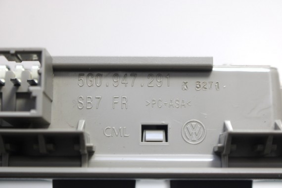 VW LAMPKA OŚWIETLENIE PODSUFITKI  5G0947291K  LED TYŁ ŚRODEK  DIODOWE KABINY 5G0 947 291 K