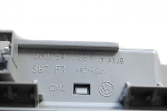 VW LAMPKA OŚWIETLENIE PODSUFITKI  5G0947291K  LED TYŁ ŚRODEK kolor: NX1-  biały "St.Tropez" DIODOWE KABINY 5G0 947 291 K
